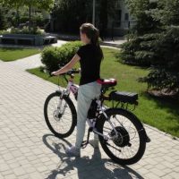 TeenOnEbike